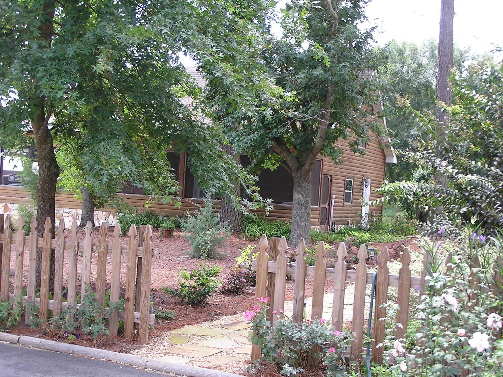 Shalom House Bed And Breakfast Tifton Exterior foto